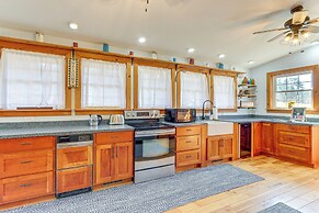 Deck & Fire Pit: Cherry Log Cabin on Farm!