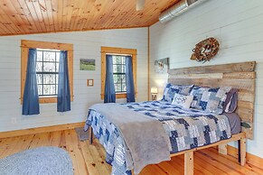 Deck & Fire Pit: Cherry Log Cabin on Farm!