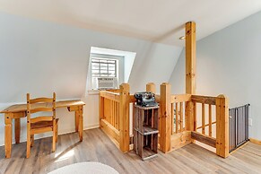 Deck & Fire Pit: Cherry Log Cabin on Farm!