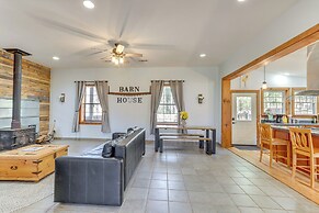 Deck & Fire Pit: Cherry Log Cabin on Farm!