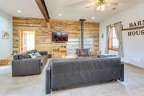 Deck & Fire Pit: Cherry Log Cabin on Farm!