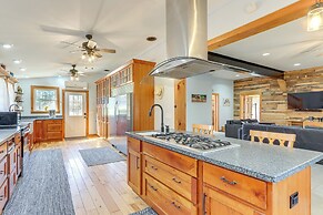 Deck & Fire Pit: Cherry Log Cabin on Farm!