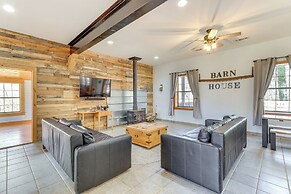 Deck & Fire Pit: Cherry Log Cabin on Farm!