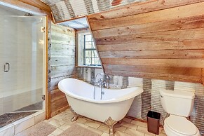 Deck & Fire Pit: Cherry Log Cabin on Farm!