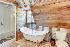 Deck & Fire Pit: Cherry Log Cabin on Farm!
