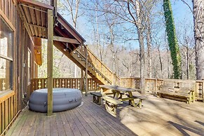 Deck & Fire Pit: Cherry Log Cabin on Farm!