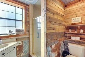 Deck & Fire Pit: Cherry Log Cabin on Farm!