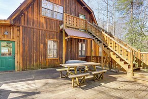 Deck & Fire Pit: Cherry Log Cabin on Farm!