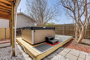 Hot Tub & Fenced Yard: Dog-friendly Gem in Denison