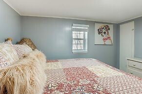Hot Tub & Fenced Yard: Dog-friendly Gem in Denison