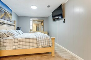 Hot Tub & Fenced Yard: Dog-friendly Gem in Denison