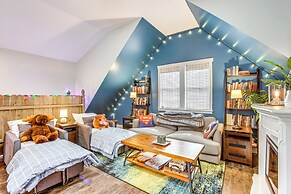 < 1 Mi to Beach: Quirky & Central Apt in Frankfort