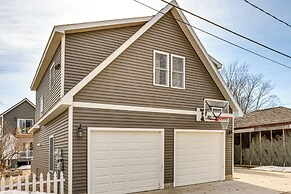 < 1 Mi to Beach: Quirky & Central Apt in Frankfort