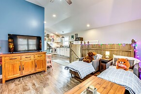 < 1 Mi to Beach: Quirky & Central Apt in Frankfort