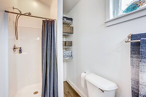 < 1 Mi to Beach: Quirky & Central Apt in Frankfort