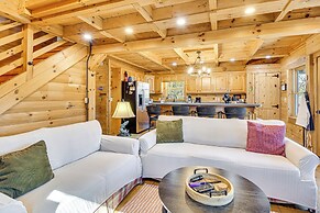 3 Mi to Dtwn Clayton: Cabin w/ Trail Access!