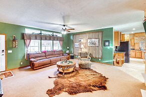 5 Mi to Town: Mtn-view Gem w/ Deck in Hot Springs