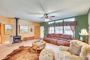 5 Mi to Town: Mtn-view Gem w/ Deck in Hot Springs