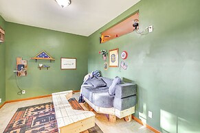 5 Mi to Town: Mtn-view Gem w/ Deck in Hot Springs
