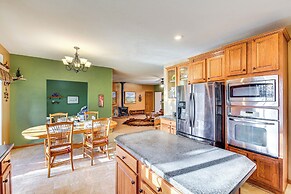 5 Mi to Town: Mtn-view Gem w/ Deck in Hot Springs