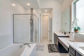 Patio & Yard: Beautiful Family Home in Mansfield!