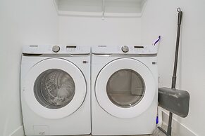 Patio & Yard: Beautiful Family Home in Mansfield!