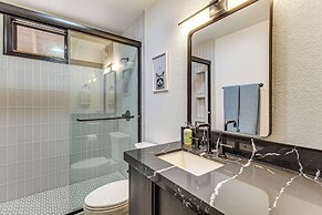 1/2 Mi to Golf Course: Chic Pinetop Townhome