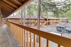 1/2 Mi to Golf Course: Chic Pinetop Townhome