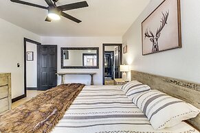 1/2 Mi to Golf Course: Chic Pinetop Townhome