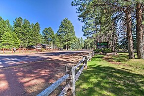 1/2 Mi to Golf Course: Chic Pinetop Townhome