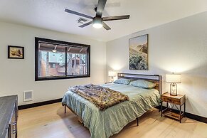 1/2 Mi to Golf Course: Chic Pinetop Townhome