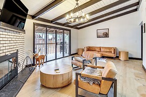 1/2 Mi to Golf Course: Chic Pinetop Townhome