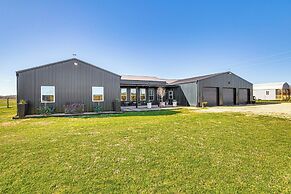 6 Mi to Lake Tawakoni: Texas Family Home