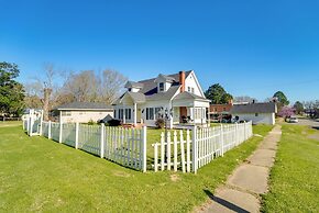 10 Mi to Caddo Lake: Charming Cottage in Vivian!