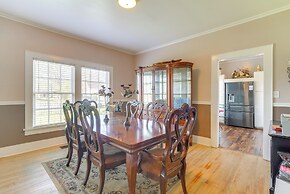 10 Mi to Caddo Lake: Charming Cottage in Vivian!
