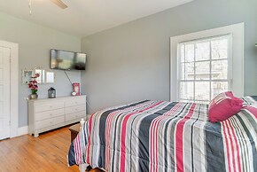 10 Mi to Caddo Lake: Charming Cottage in Vivian!