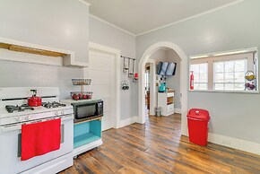 10 Mi to Caddo Lake: Charming Cottage in Vivian!