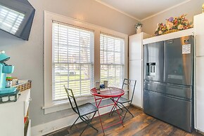 10 Mi to Caddo Lake: Charming Cottage in Vivian!