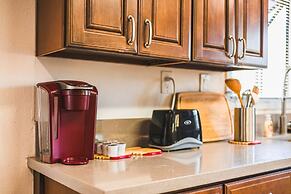 Spacious Retreat w Large Kitchen Outdoor Patio