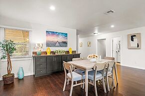 Spacious Retreat w Large Kitchen Outdoor Patio