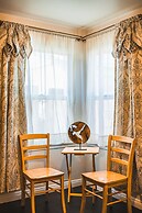 Spacious Retreat w Large Kitchen Outdoor Patio