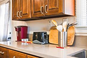 Spacious Retreat w Large Kitchen Outdoor Patio