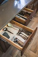 Spacious Retreat w Large Kitchen Outdoor Patio