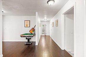 Spacious Retreat w Large Kitchen Outdoor Patio