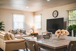 Spacious Retreat w Large Kitchen Outdoor Patio