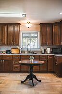 Spacious Retreat w Large Kitchen Outdoor Patio