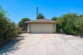 Spacious Retreat w Large Kitchen Outdoor Patio