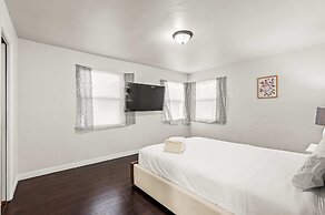 Spacious Retreat w Large Kitchen Outdoor Patio