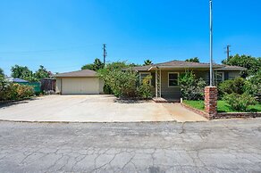 Spacious Retreat w Large Kitchen Outdoor Patio