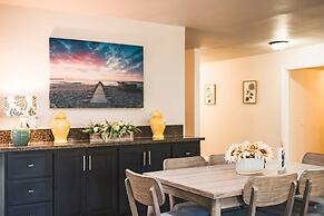 Spacious Retreat w Large Kitchen Outdoor Patio